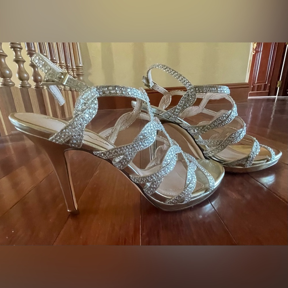 NEW! Nina Gold Strappy Heels - Size 8.5